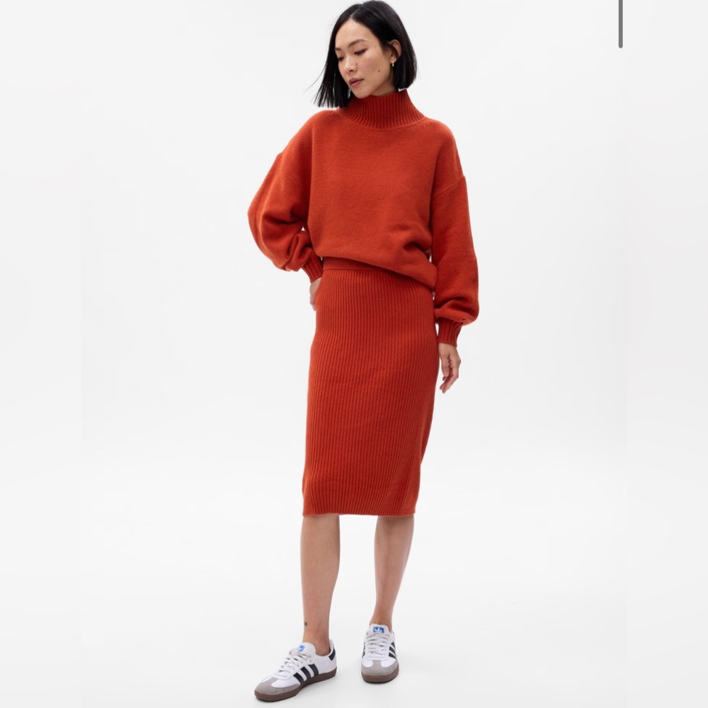 🏷️ NWT GAP CashSoft Rib Midi Sweater Skirt. Cornucopia Red. Size XS